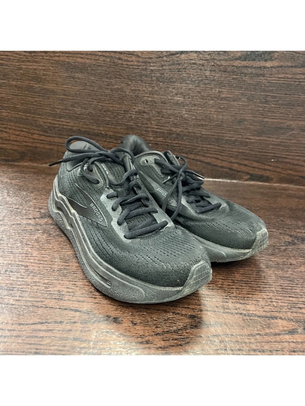 Brooks Ghost Max 2 Womens size 9 Black Running Shoes - Lightweight Great cond